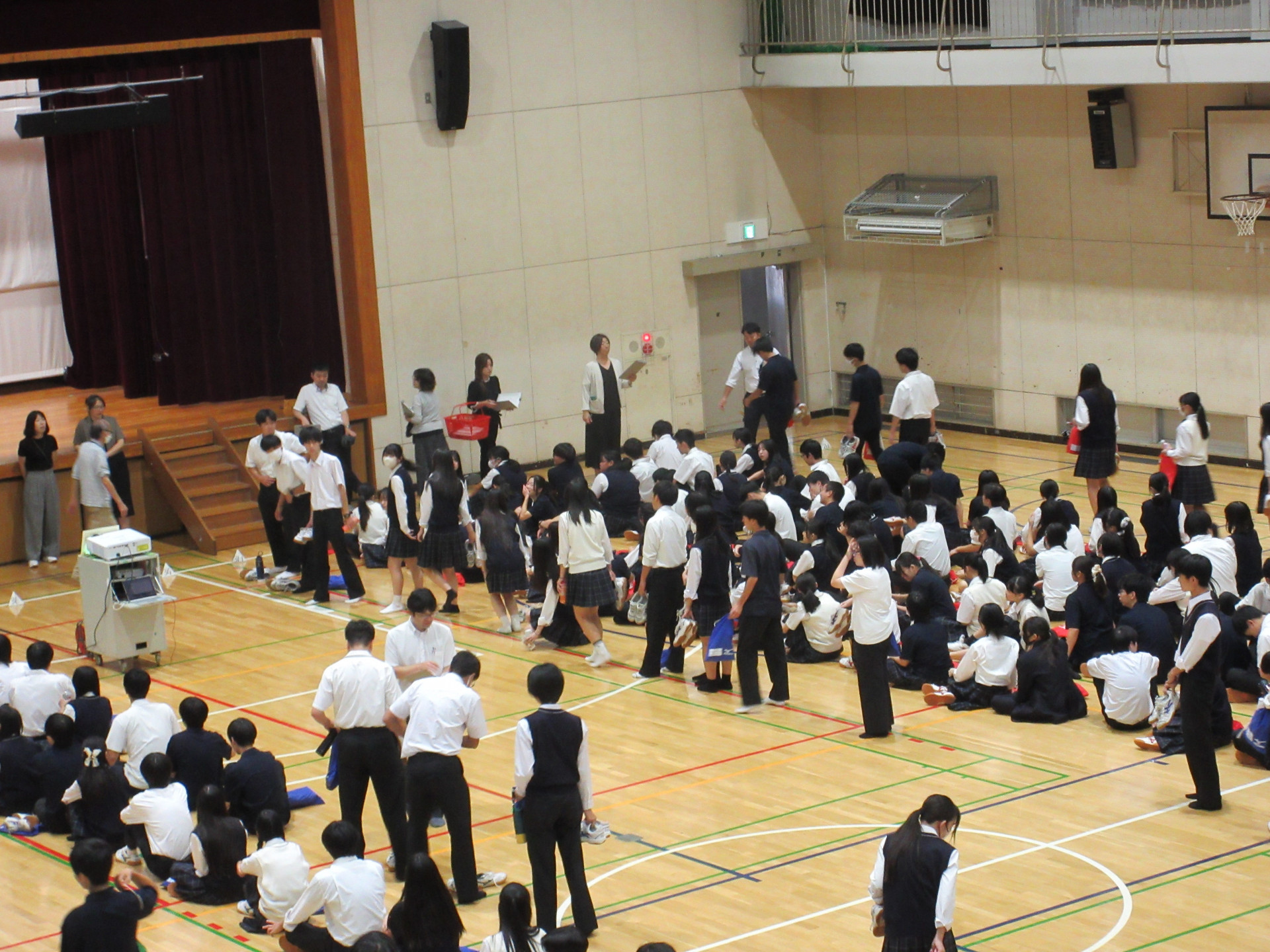 体育館に避難.JPG