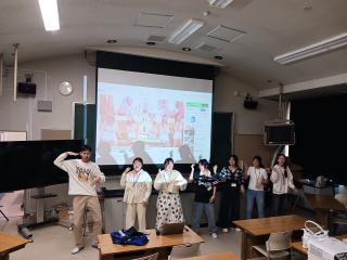 タイ留学生によるダンス披露写真
