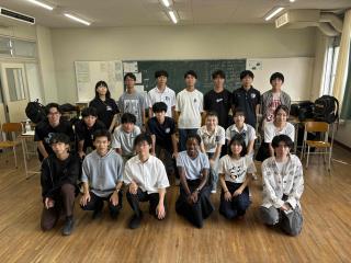 写真３「英語発表集合写真」.JPG