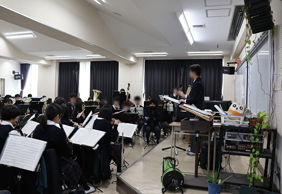 bdHiu2iG1qXEirO1762577049_1762577142