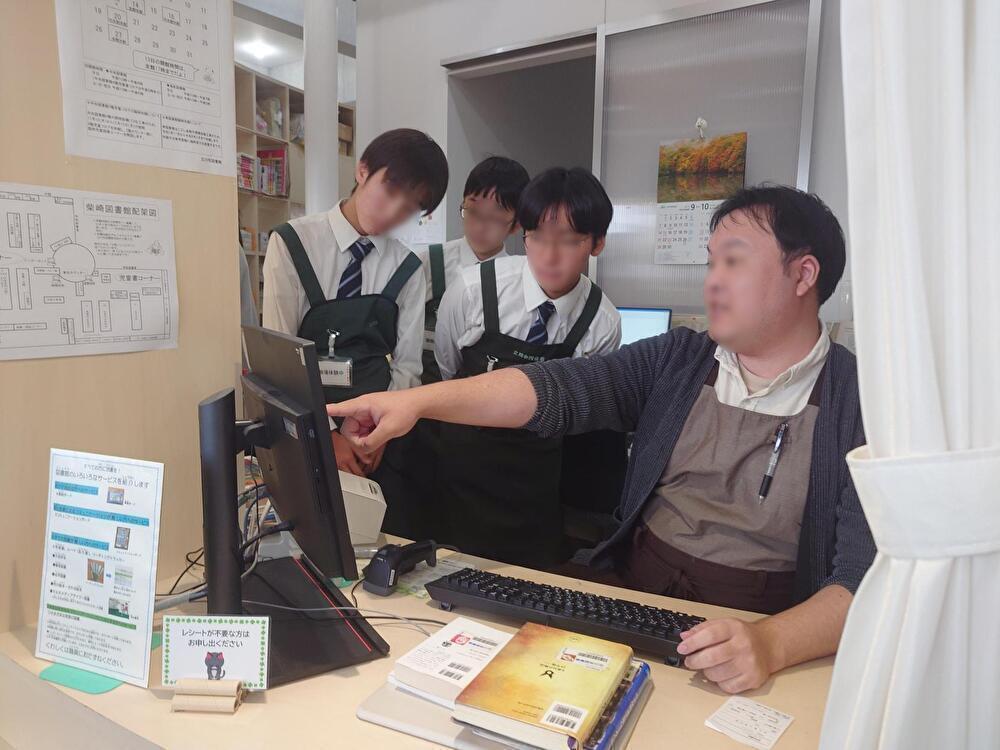 mDvL2vrGU735l1L1761786286_1761786368