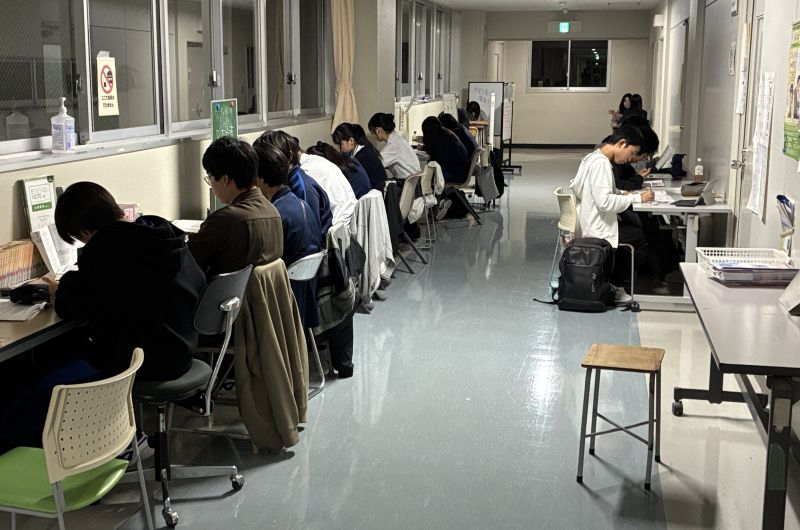 自習室前廊下S