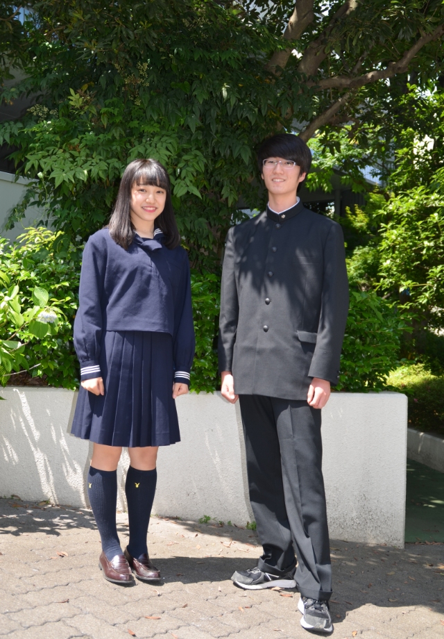 代表的な男女の制服の写真