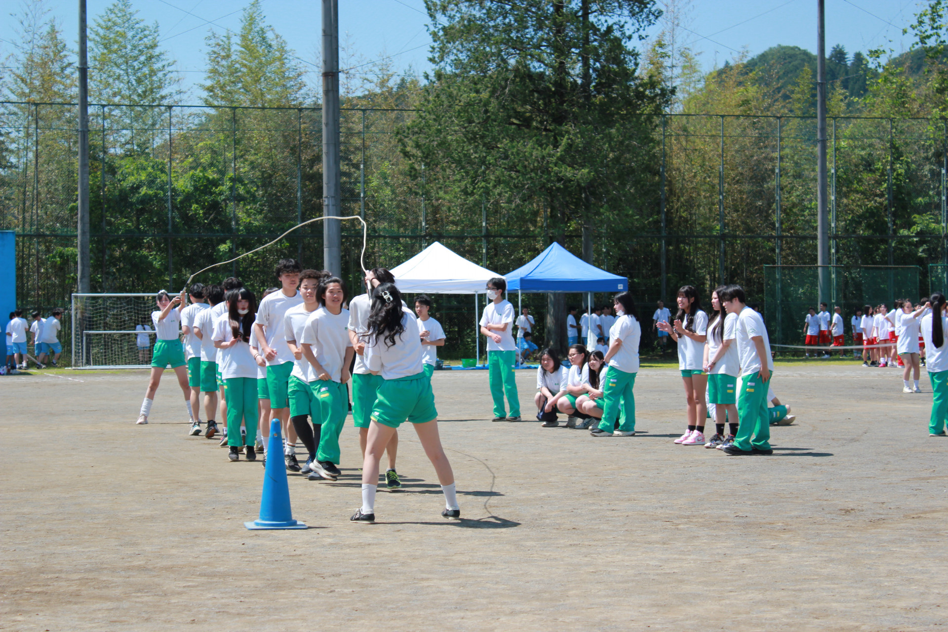 0605_体育祭予行_三学年大縄跳び.JPG