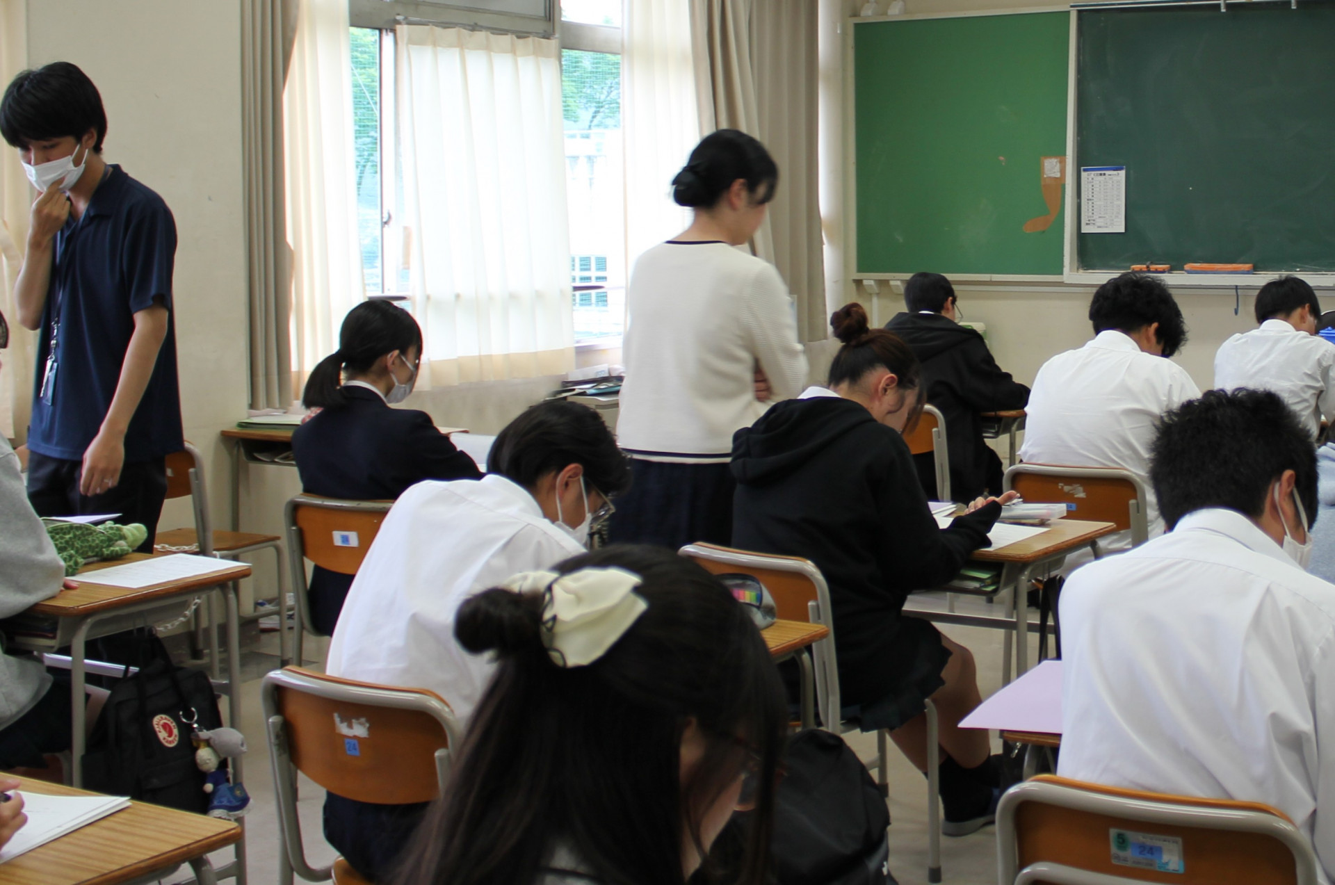 0613_自己調整学習　2年4組　7限物理.JPG