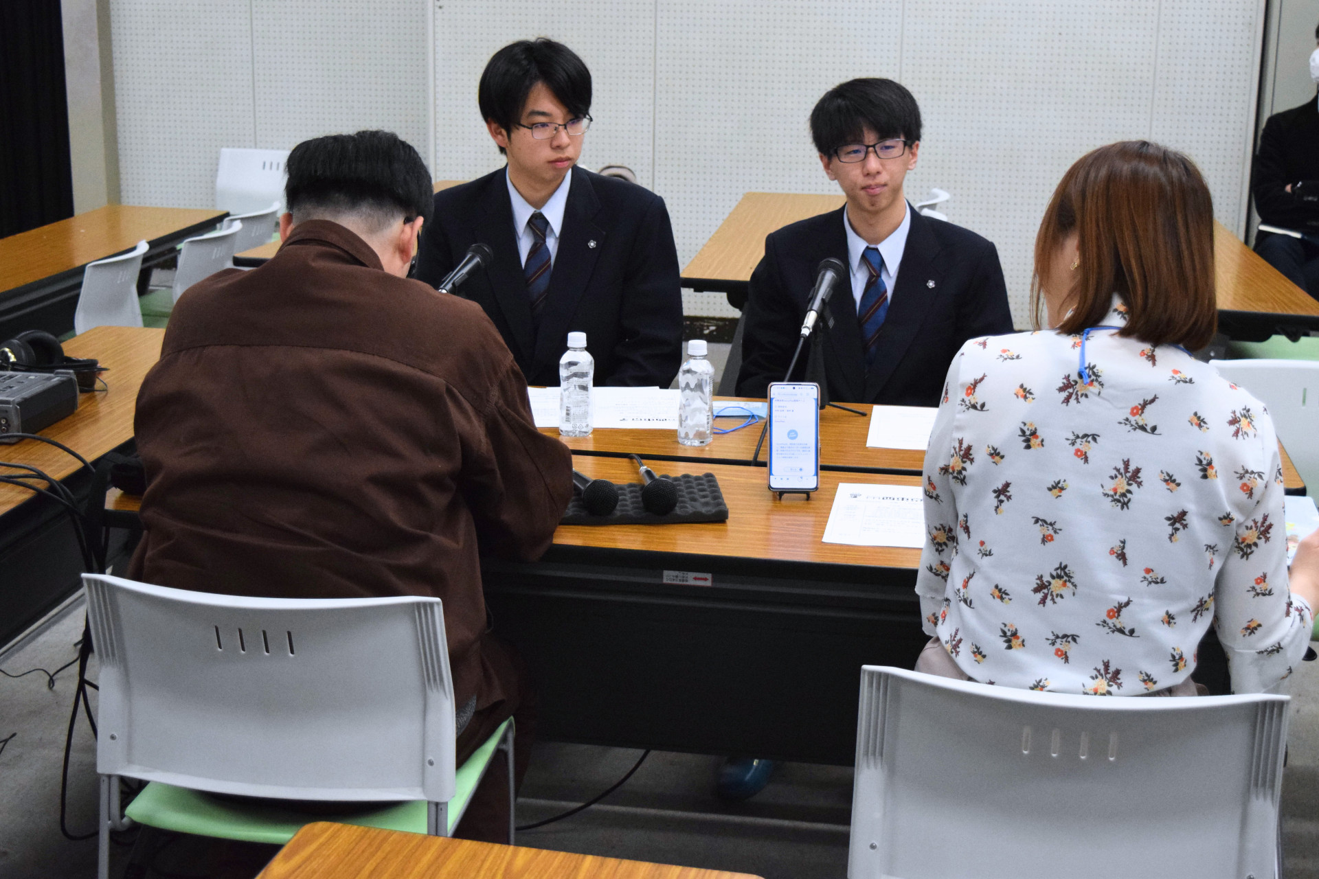 ac17a5a0-595a-4f6a-a689-48111a23a704