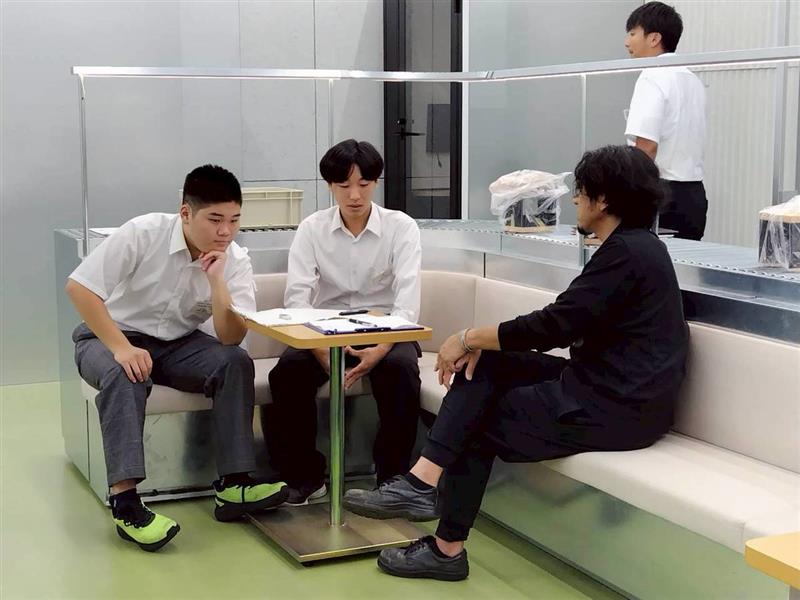 2f09b9e5-f0d0-4ab5-8b9b-6553da85933f