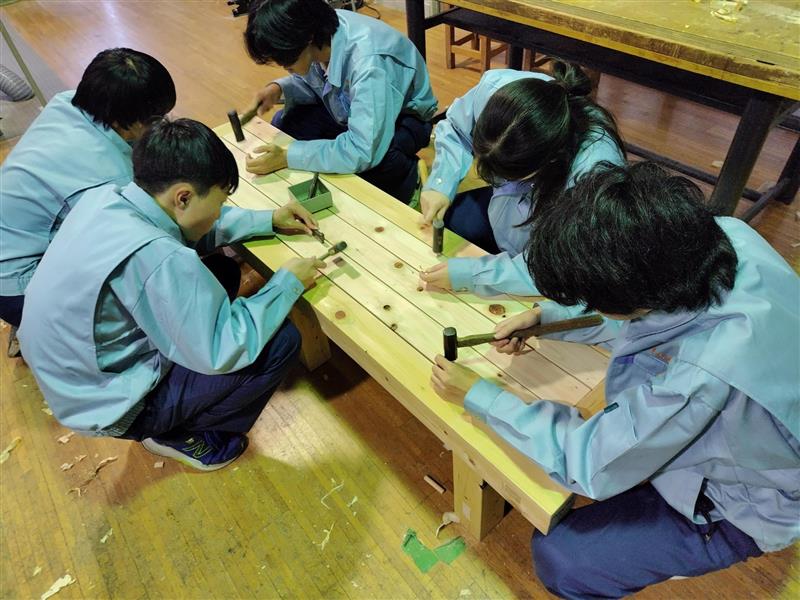 5b886103-41db-4b2c-812c-2ccca89c1d3d