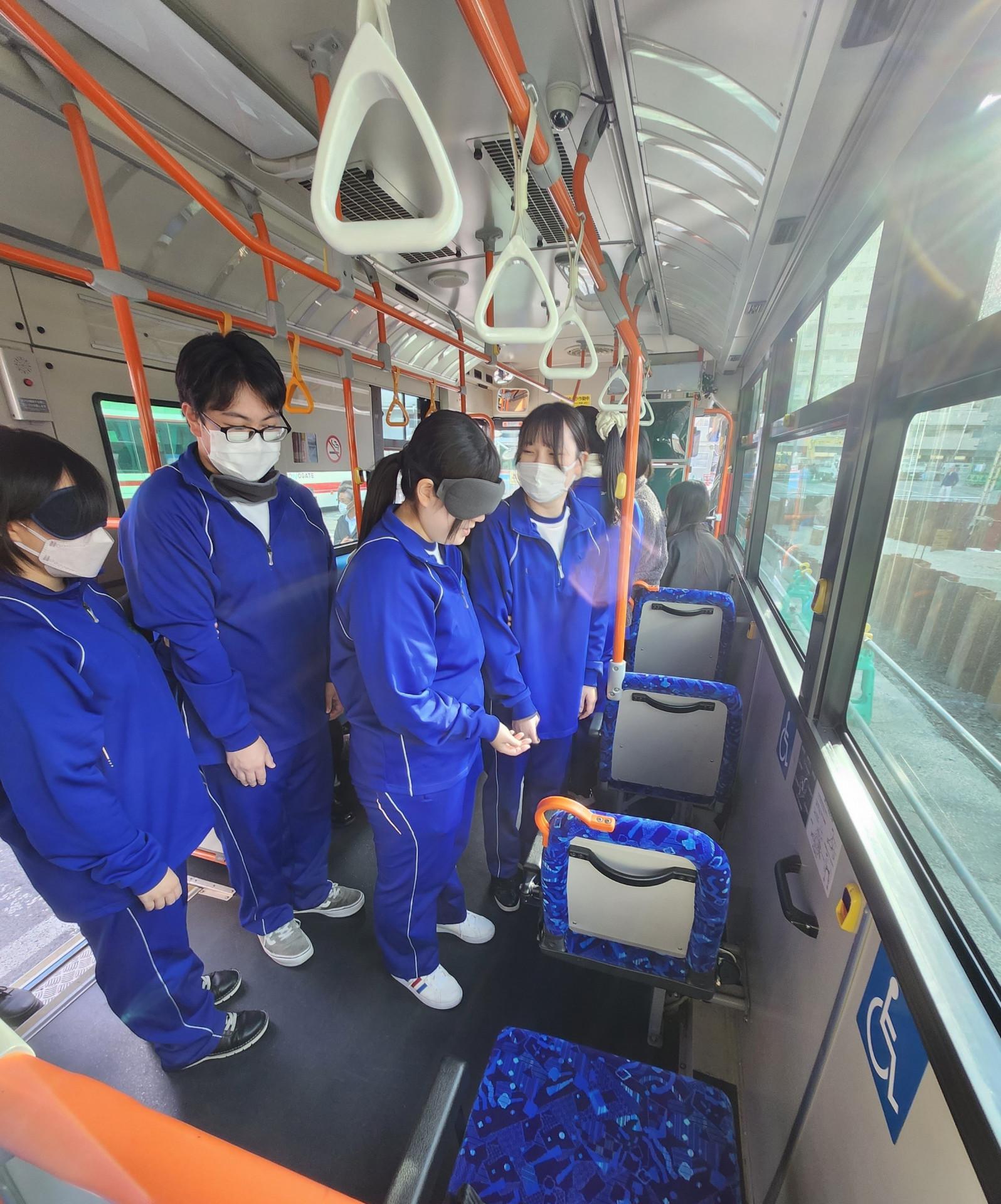 バス内（名前消去版）