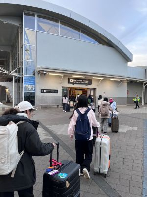 オークランド空港へ