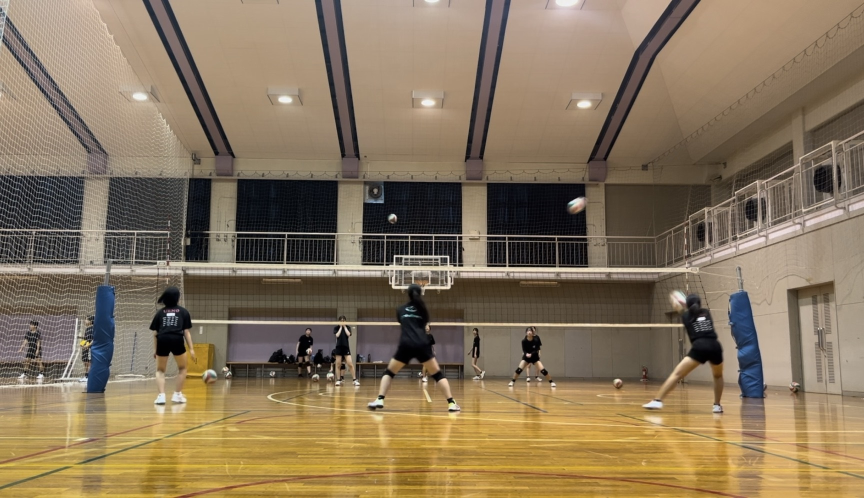女バレ３