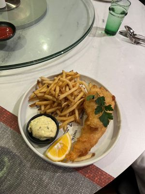 昼食フィッシュアンドチップス（タテ）