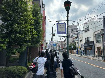 東大訪問へ徒歩で出発